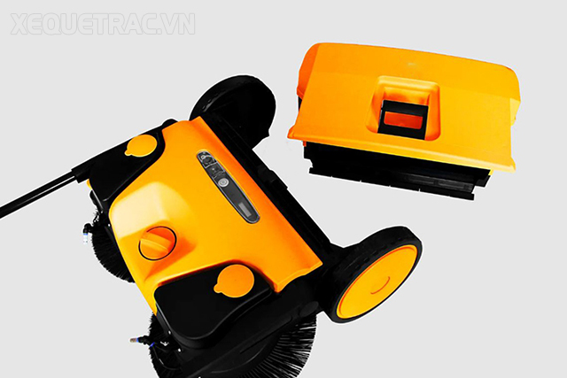 Thùng chứa rác 50L ở phía sau của Kumisai KMS 780E