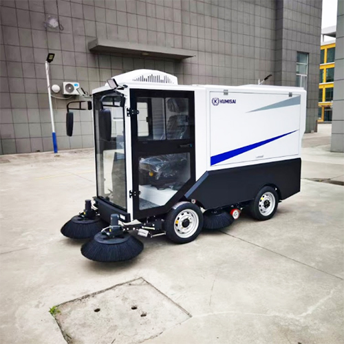 Xe quét rác ngồi lái Kumisai KMS - 155L