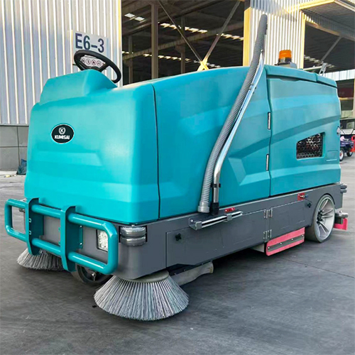 Xe quét rác chà sàn Kumisai KMS 1450XS