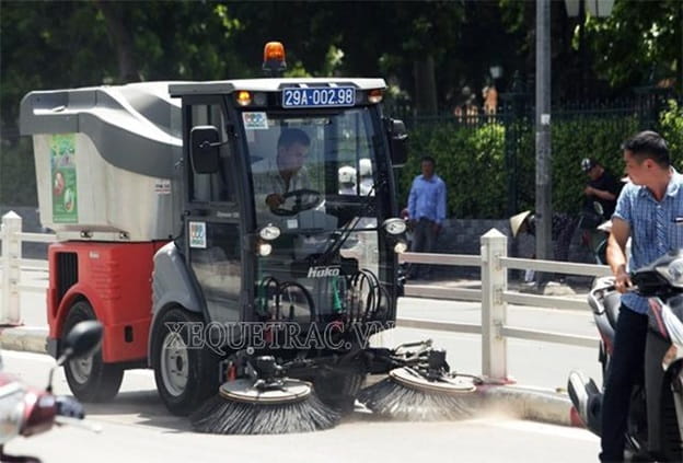 Việc thuê xe quét rác sẽ giúp giảm thiểu tối đa các khoản chi phí